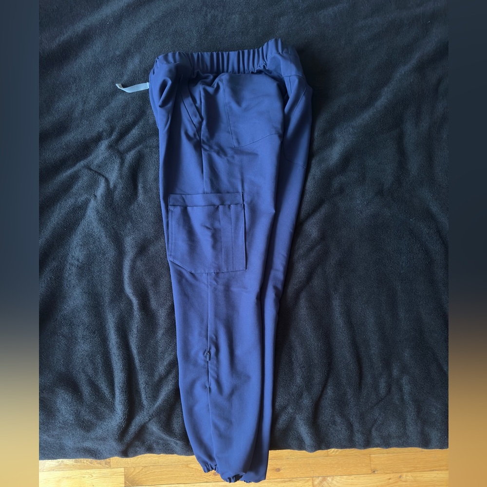 Figs older style jogger, size S